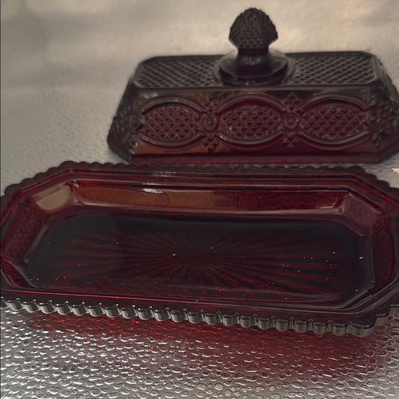 Vintage Avon Cape Cod collection butter dish in ruby red glass - Picture 2 of 12